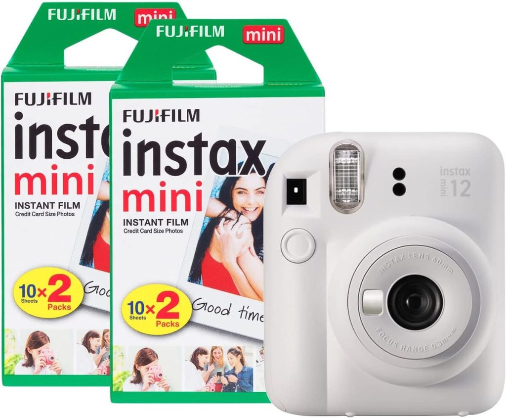 Test du Fujifilm Instax Mini 12 : compagnon photo instantanée en blanc argile