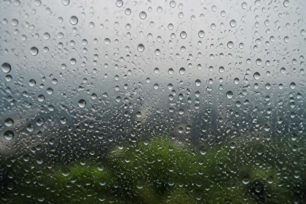 Comment photographier des gouttes d'eau sur une vitre ?