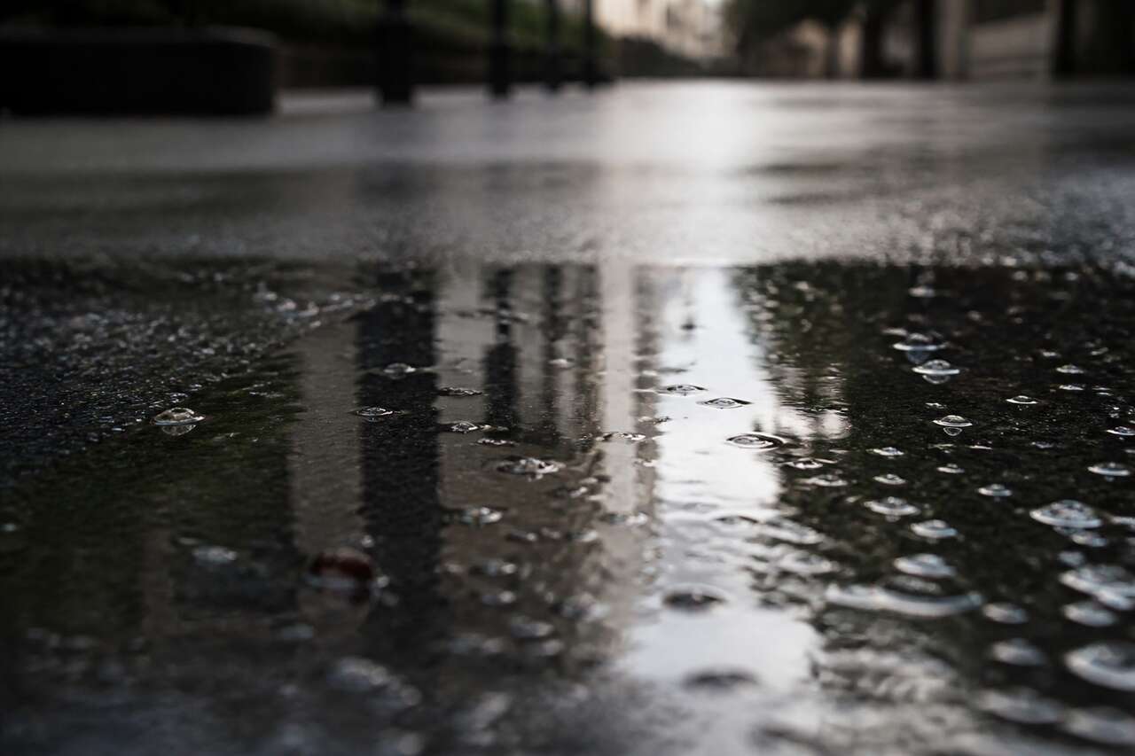 Pluie et sol mouillé: reflets, protection et rendu des gouttes Pluie et sol mouillé: reflets, protection et rendu des gouttes
