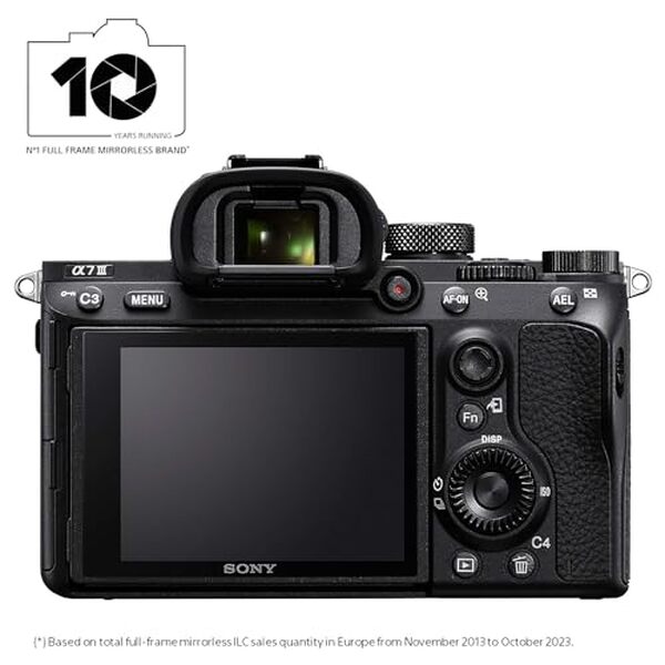 Découvrez notre test complet du Sony Alpha 7 III : un appareil photo hybride plein format alliant puissance, autofocus rapide et vidéo 4K pour les photographes exigeants.
