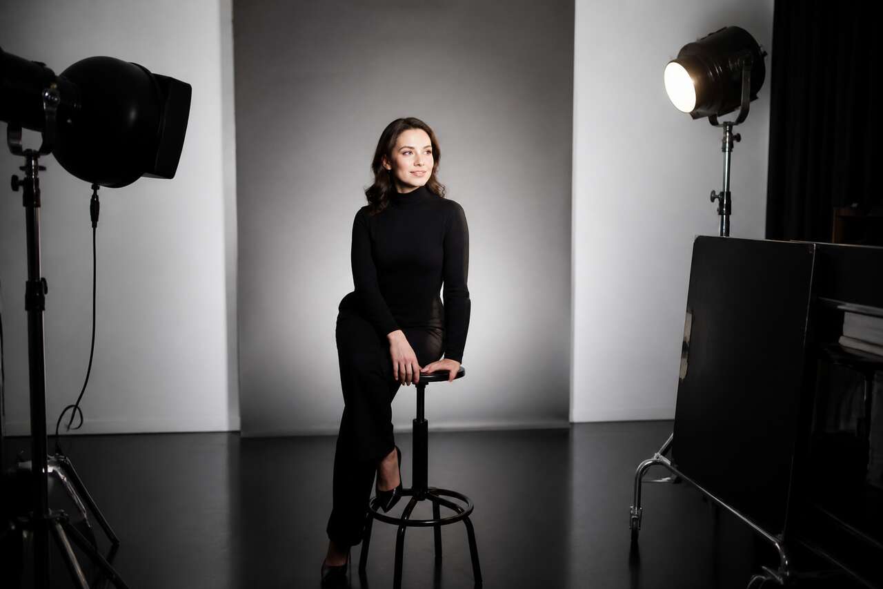 Pr&eacute;parer la s&eacute;ance: fond, tenue, maquillage et placement du sujet